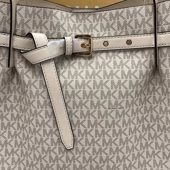 Michael Kors Emilia Large Logo Tote Bag 
COLOR LT CRM MULTI
NWT - Picture 5 of 16